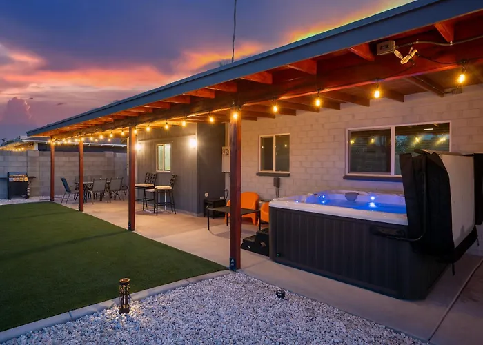 Desert Bloom L 5 Min To Old Town L Hot Tub Holiday home *