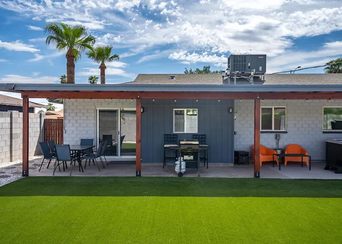 Desert Bloom L 5 Min To Old Town L Hot Tub *