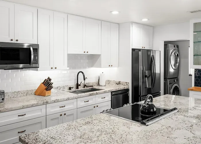 Desert Bloom L 5 Min To Old Town L Hot Tub Holiday home *